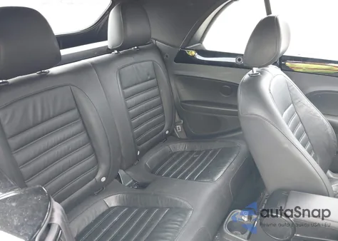 2013 Volkswagen Beetle 2.0T z USA, uszkodzony, nr VIN 3VW7T7AT7DM827842